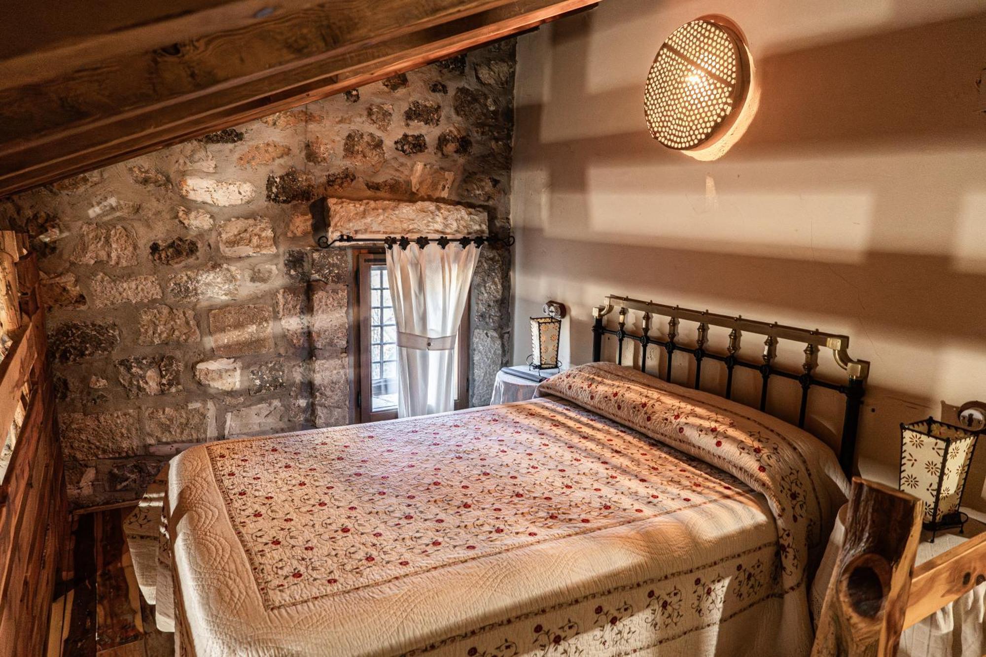 פראלחוס דה לאס טרוצ'אס Casas Rurales Chon Alto Tajo מראה חיצוני תמונה